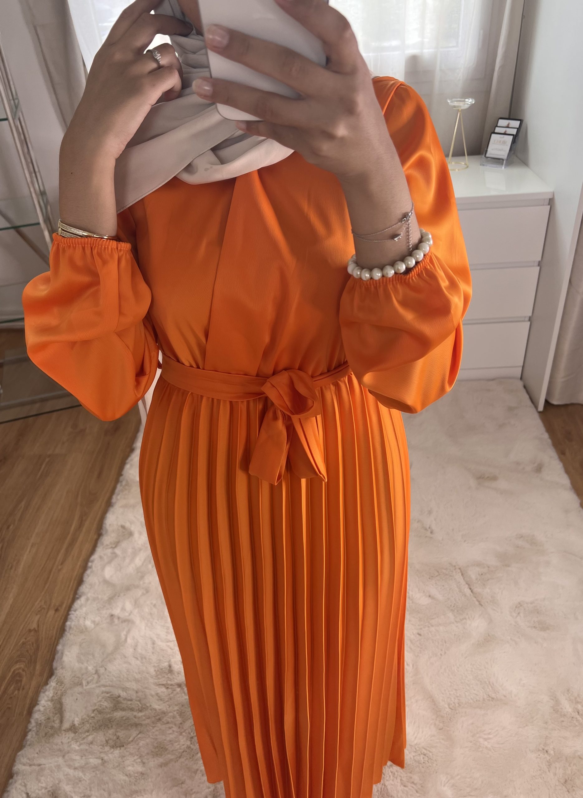 Robe plissée orange – Image 2