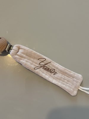 Attache tétine